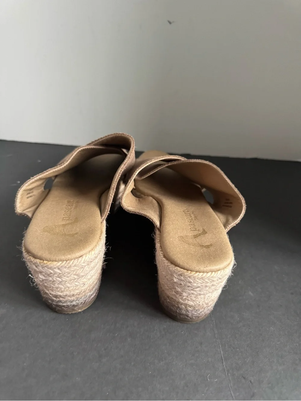 Paseart tan suede wedge espadrille slides. EU 39
